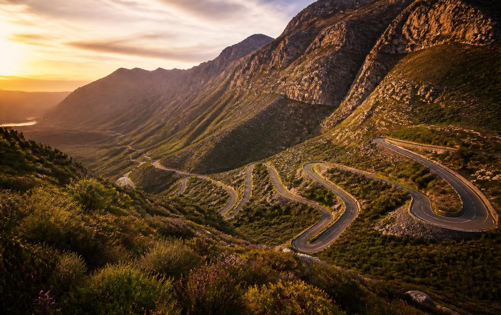 Switchback mountain pass in the Western Cape
